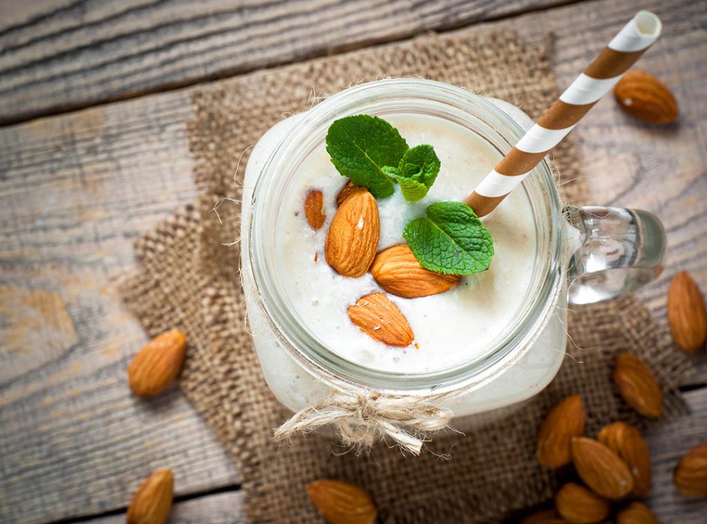 Spirulina Almond and Banana Custard Smoothie